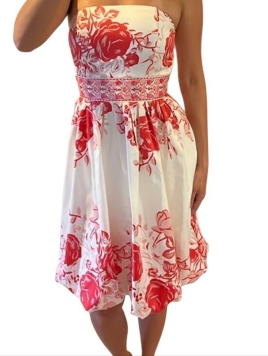 Forever 21 Dresses & Skirts - Forever twenty one strapless floral dress. M